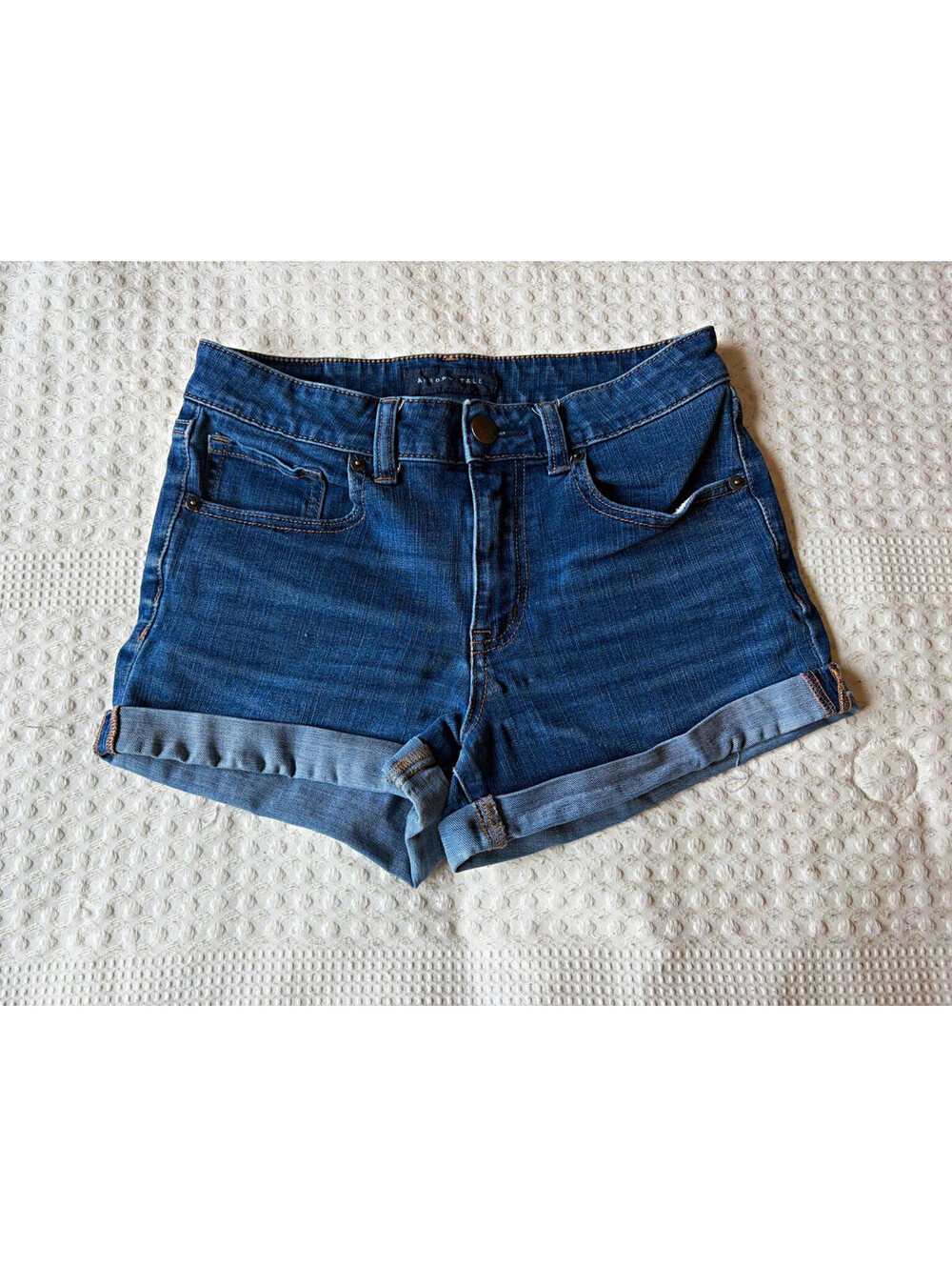 Aeropostale Womens size 6 Blue Denim Shorts Medium Wash Rolled Cuff Pockets